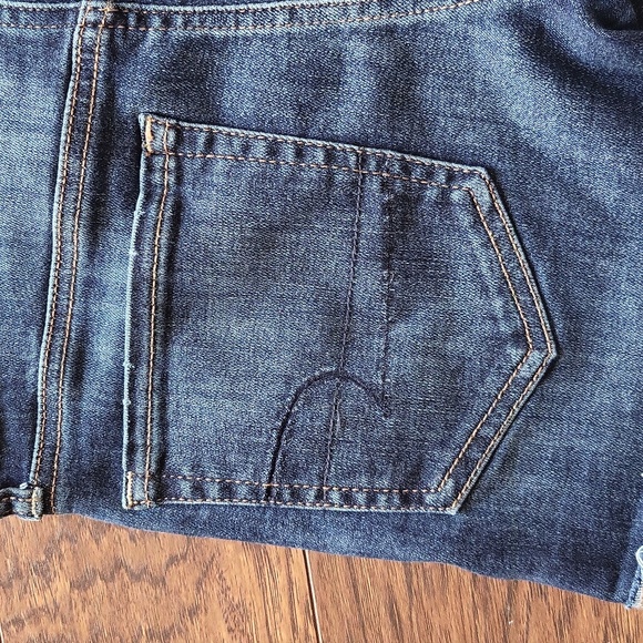 American Eagle Outfitter. Jean shorts. Size 4. MIDI - Picture 10 of 16